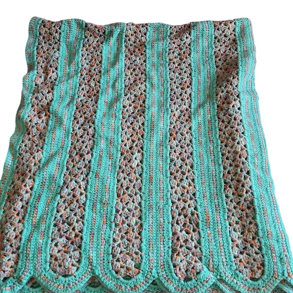 CROCHET‎ Throw Blanket Afghan 48x60 Scalloped Teal Blue Cottagecore Grannycore